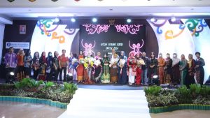 Dukung UMKM, Wakapolda Kalteng Ikuti Fashion Show Wastra Lokal dan Kriya