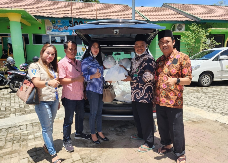 Pengurus SMSI Bengkulu Saat menerima Paket Sembako untuk Anak Yatim dari Baznas Kota Bengkulu