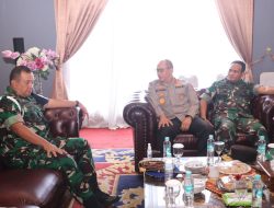 Kapolda Sumsel Menyambut Kedatangan Danpuspomad TNI Letjen TNI Chandra W Sukotjo.MSc Beserta Rombongan